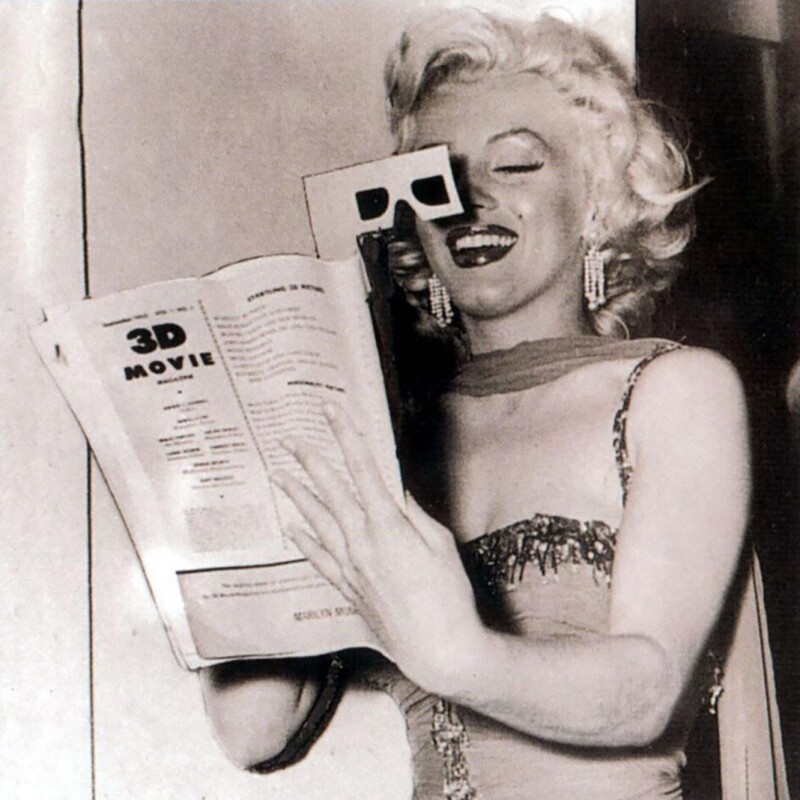 Мэрилин Монро использует 3D-очки. 1953 год