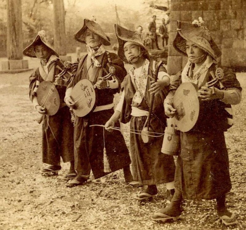 Странствующие японские музыканты, 1900 год