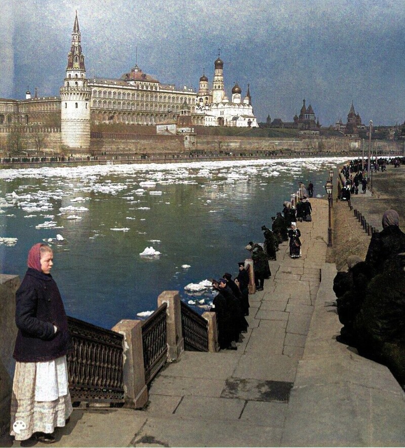 Вид на Кремль во время ледохода.