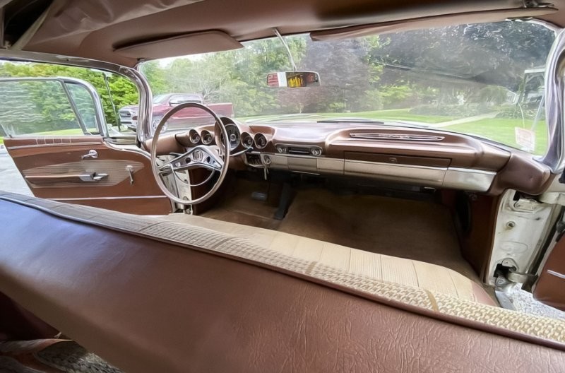 Chevrolet Impala 1960 — невероятная гаражная находка, и двигатель все еще работает