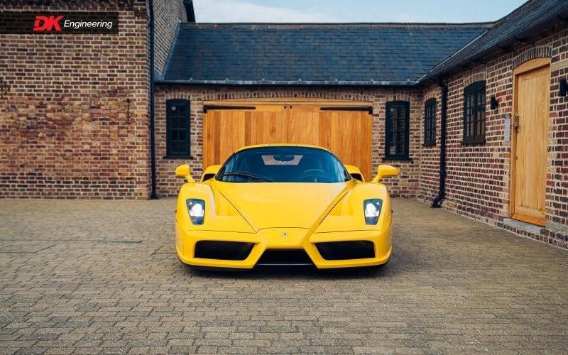 Красный Ferrari это скучно? Дилер из Великобритании продает желтый Enzo и F50