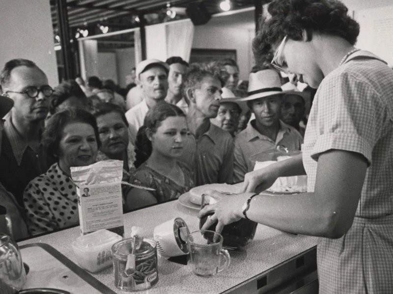 В 1959 году американцы привезли в СССР «кухню будущего»: мебель удивила советских людей и разозлила Хрущева