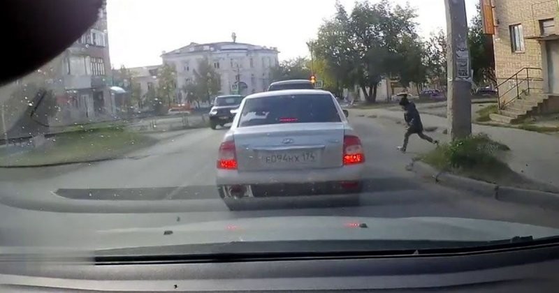 Страшный сон любого водителя: ребенок выбежал под машину в Челябинской области