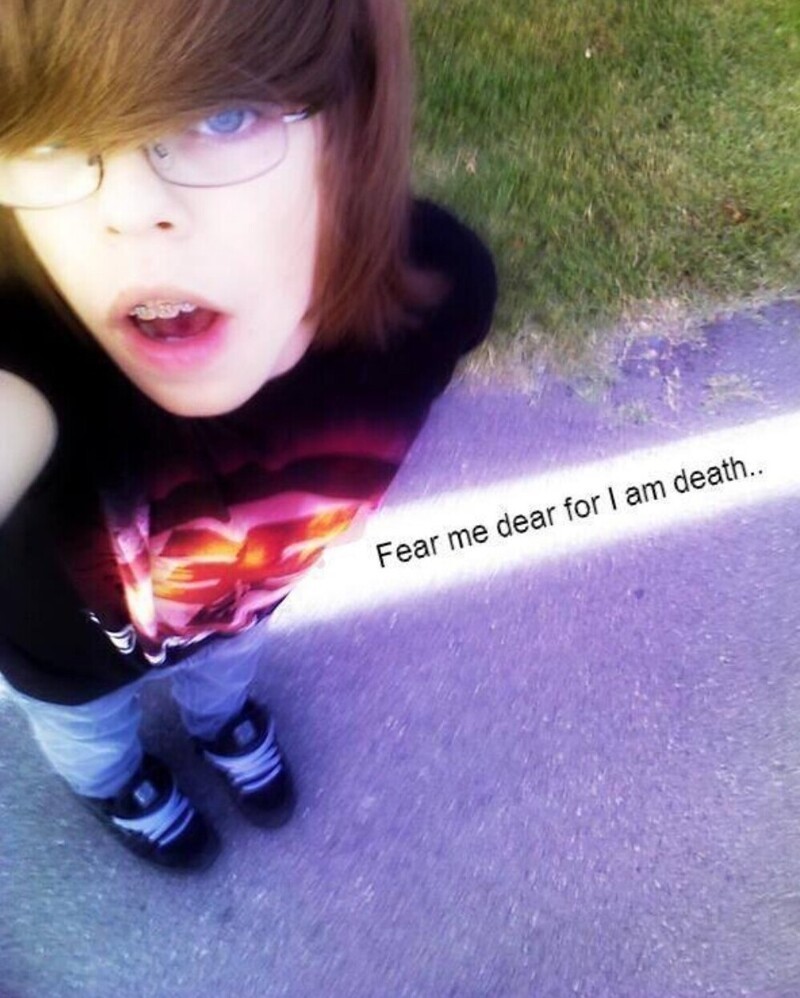 "А это я в 2009 году в образе эмобоя: "Бойся меня, дорогая, потому что я смерть"