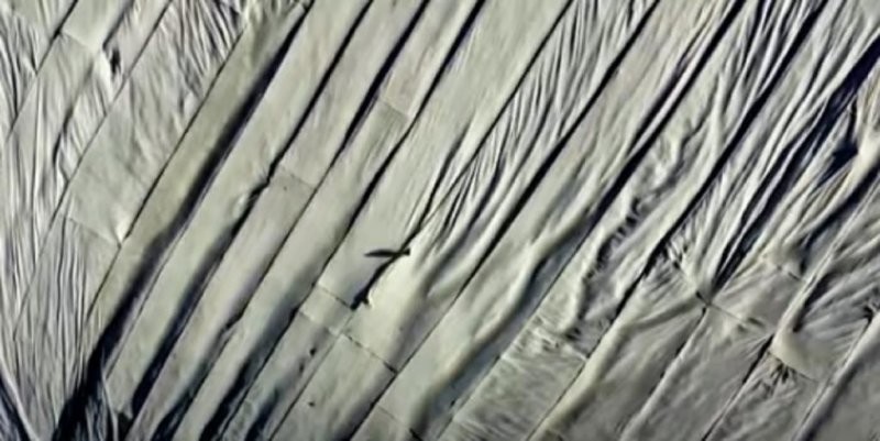 Швейцарцы заворачивают ледники в "одеяла", чтобы они не таяли