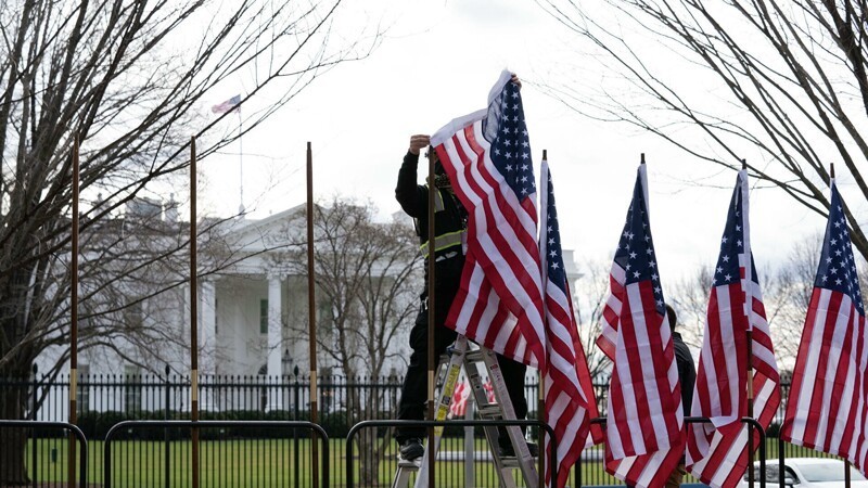 Признак упадка «сверхдержавы»: в США раскритиковали введение санкций против России