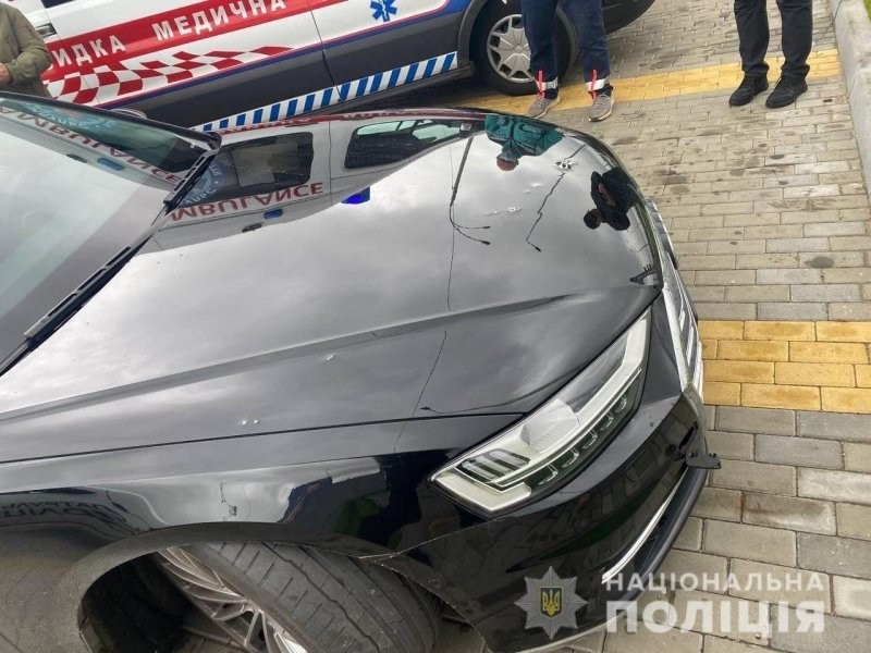Под Киевом обстреляли машину первого советника президента Зеленского