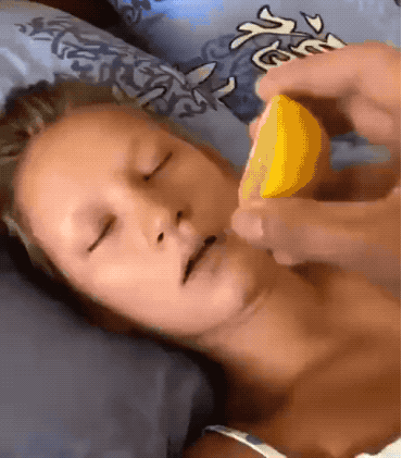 Женский образ в гифках