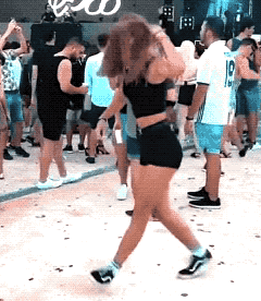 Женский образ в гифках