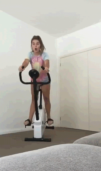 Женский образ в гифках