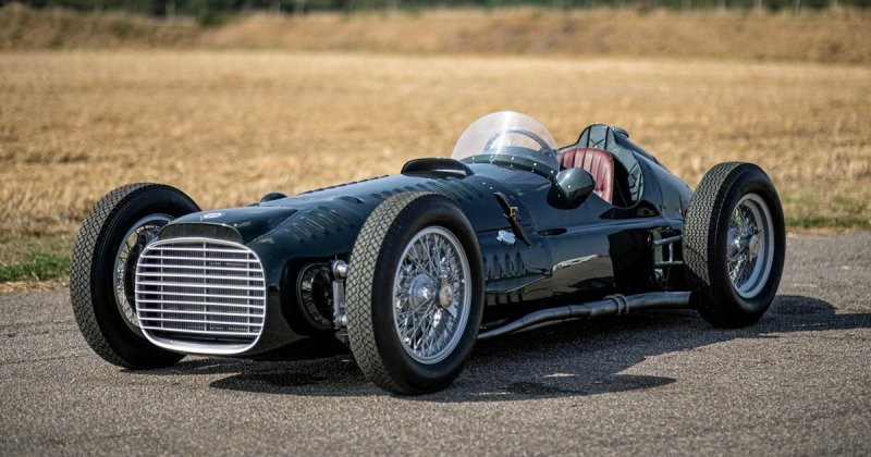 Британцы построили копию болида Формулы-1 из 1950-х с 16-цилиндровым двигателем