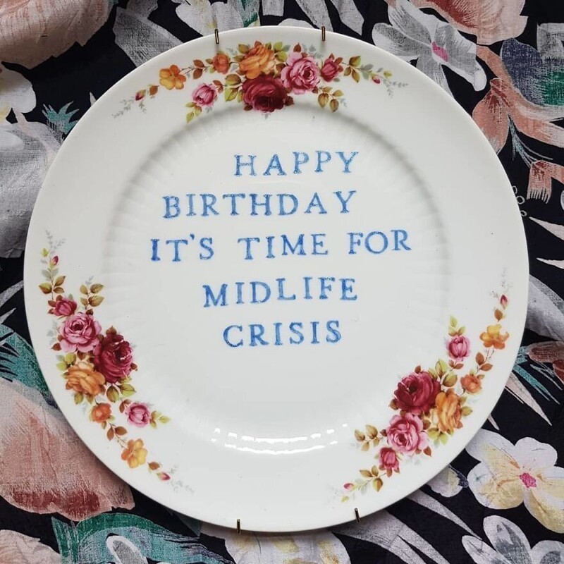 "С днем рождения! Пришло время для кризиса среднего возраста!"