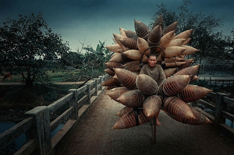 "Продавец бамбуковых корзин" - Хоанг Лонг