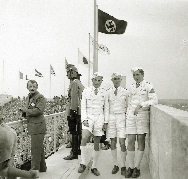 Подростки из Гитлерюгенд участвующие в проведении Олимпийских игр, г. Берлин 1936 год