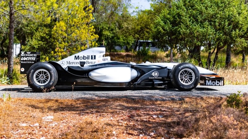 Настоящий гоночный болид McLaren выставили на аукцион