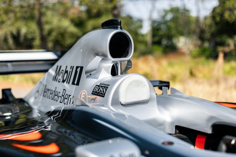 Настоящий гоночный болид McLaren выставили на аукцион