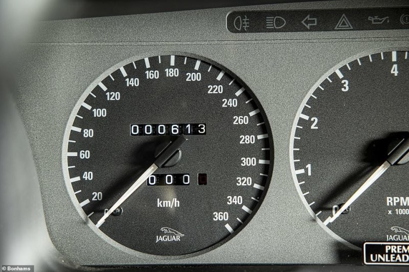 Jaguar XJ220 1993 года продали с аукциона за рекордную сумму