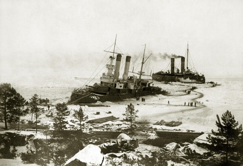 Ледокол «Ермак» спасает броненосец «Генерал–адмирал Апраксин» из ледового плена, 1900 год, Финский залив