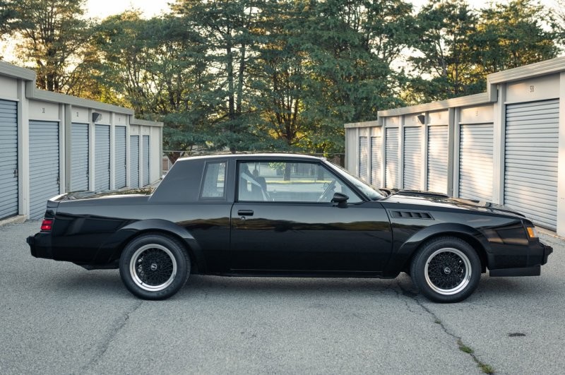 Редкий маслкар Buick GNX 1987 года, проехавший менее 2 тысяч километров, выставили на торги