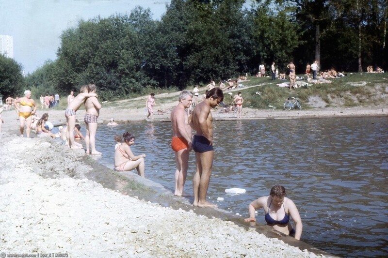 В Свиблово граждане купаются в пруду “Холодок”