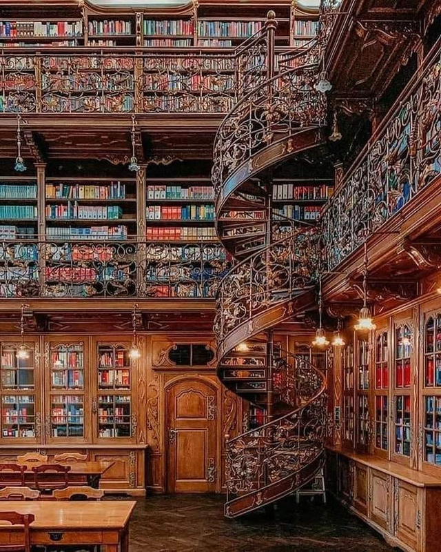 115-летняя библиотека, Мюнхен, Германия