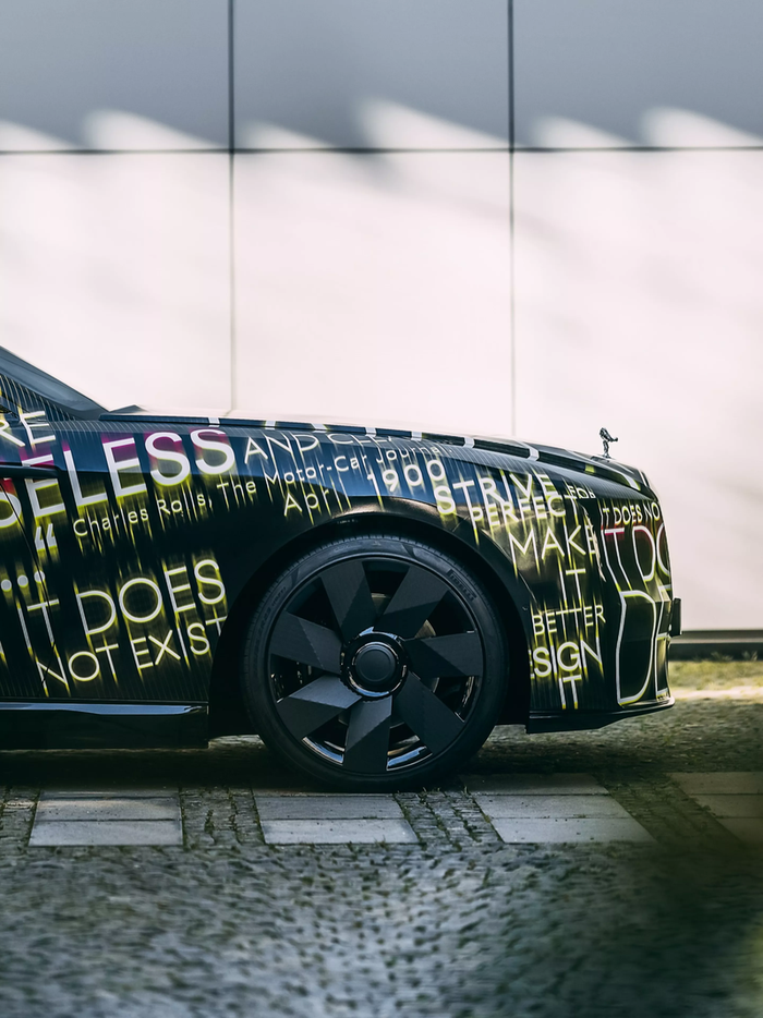 Зеленое будущее: Rolls-Royce представила свой первый электромобиль