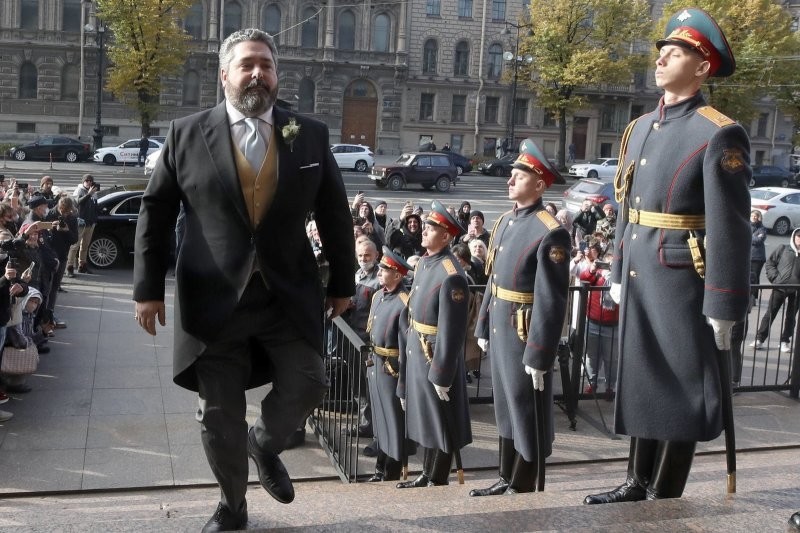 За чей счёт банкет?