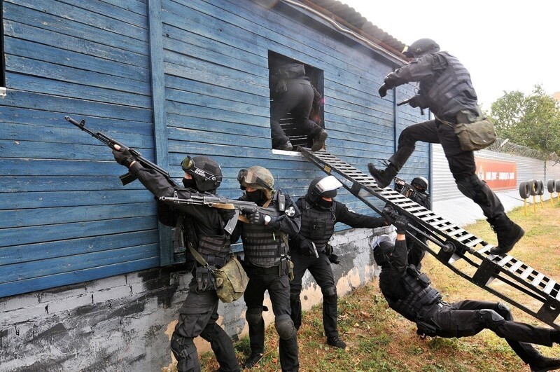 31 сотрудник ОМОН получил звание Герой России за проявленные мужество и героизм