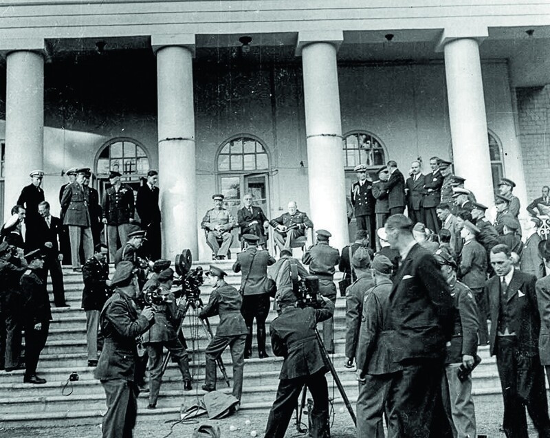 Съёмки самой знаменитой фотографии с конференции лидеров СССР, США и Великобритании в Тегеране, ноябрь 1943 года