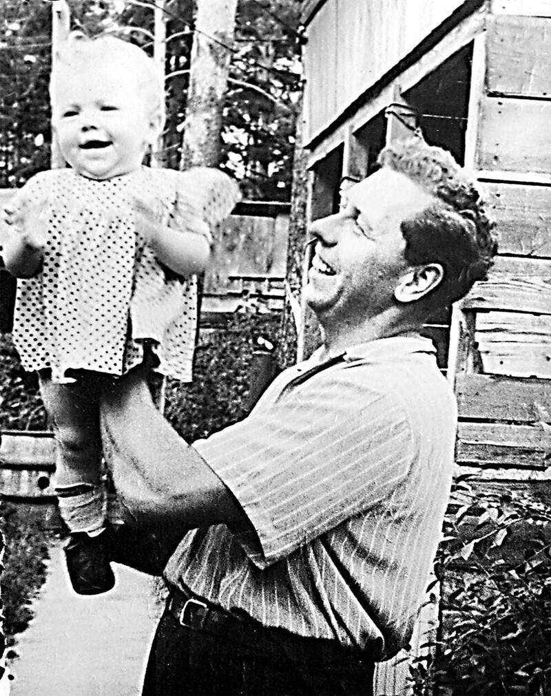 Анатолий Папанов с дочерью Еленой, середина 1950-х