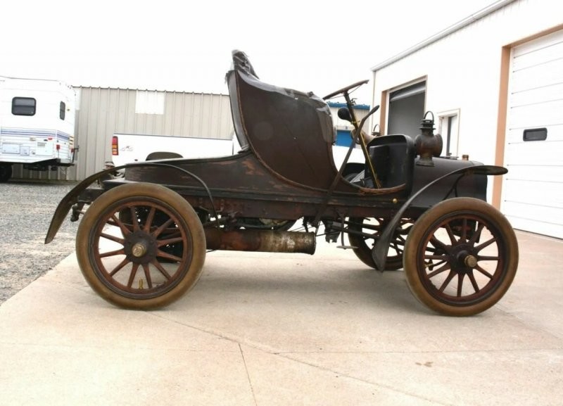 Дерево, медные трубки и запах машинного масла: Cadillac 1906 года, надолго забытый в сарае