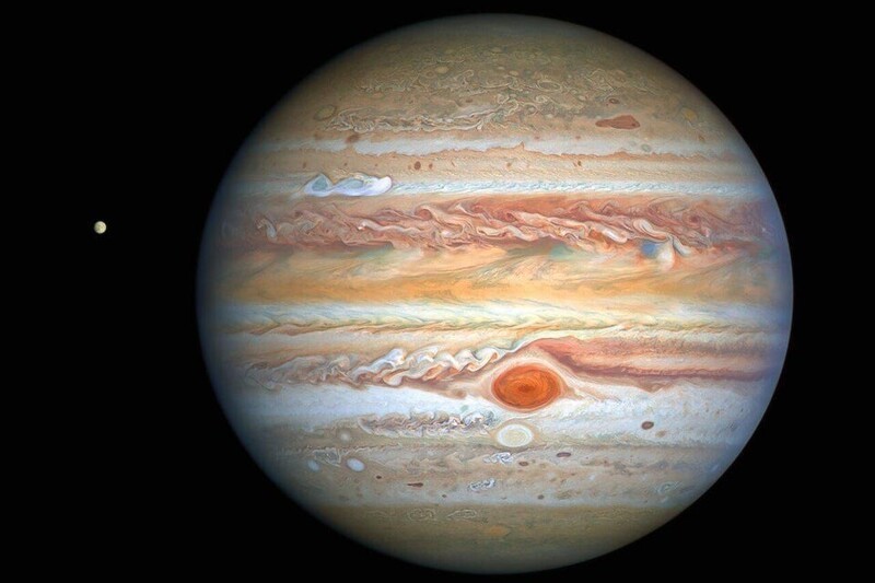 Юпитер испускает больше энергии, чем получает