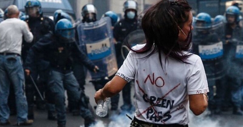 Антиковидные протесты в Италии: полиция применила водомёты и слезоточивый газ