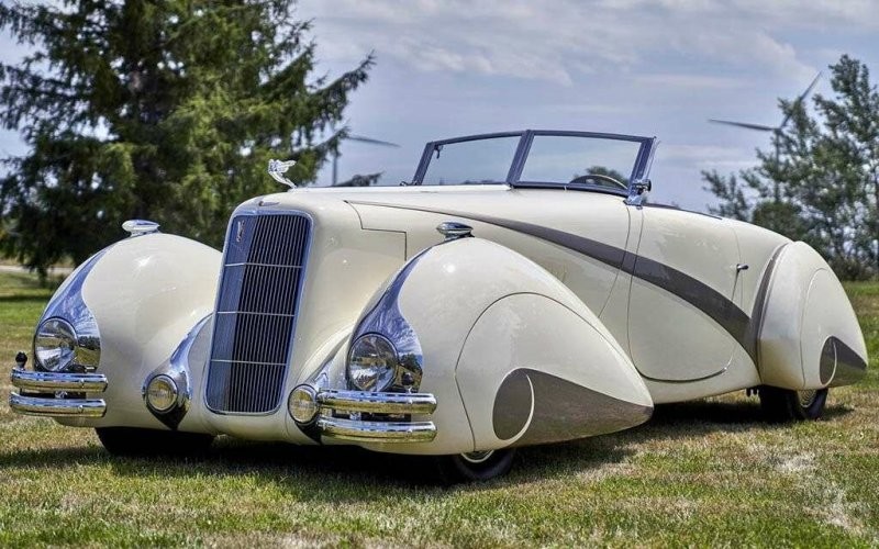 Один из самых знаменитых Cadillac V16 с кузовом работы ателье Hartmann 1937 года