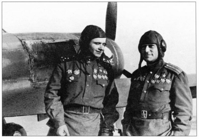 Сбил 49 фашистских самолетов и разбился в 50 лет. Кем был единственный крымский татарин, ставший дважды Героем Советского Союза?
