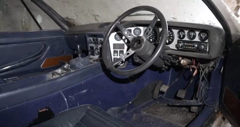 Редкий Lamborghini Espada нашли в британской сельской местности после 30 лет забвения