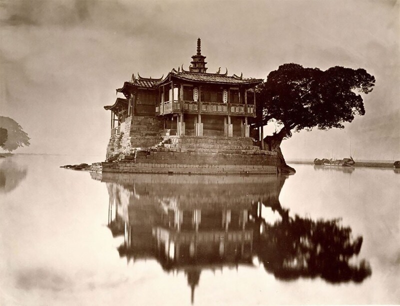 Пагода на острове