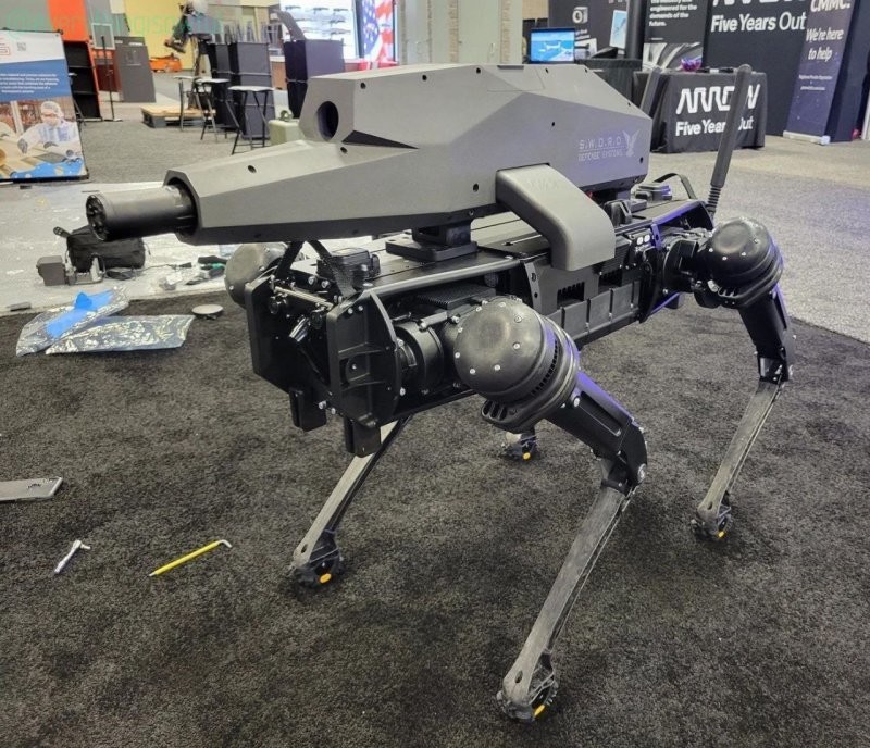 В США автономных роботов-собак вооружили штурмовыми винтовками