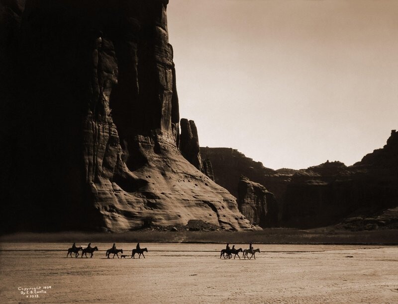 11. Всадники навахо на лошадях, Каньон де Челли. 1904 год