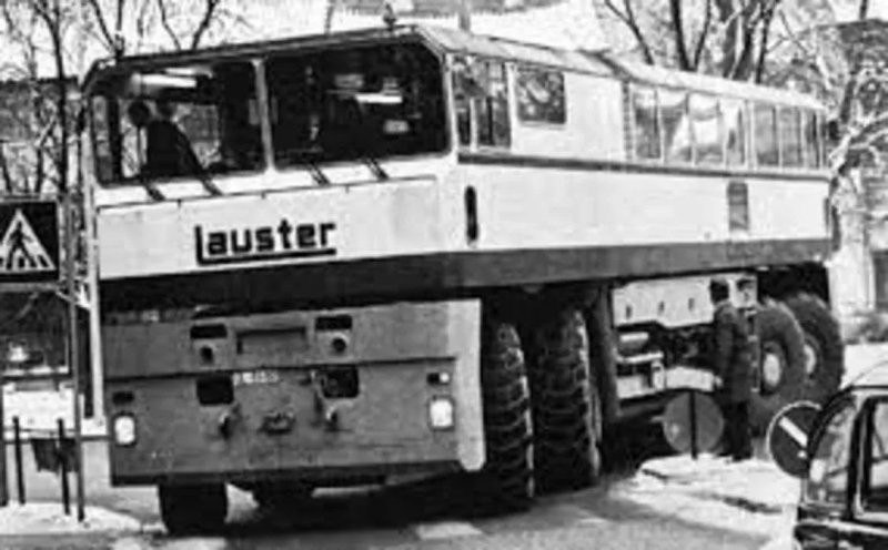 Огромный грузовик Lauster MF-60, похожий на тепловоз