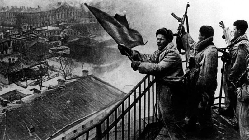 В блокаде Ленинграда погибло больше мирных жителей, чем в результате бомбардировок Гамбурга, Дрездена, Хиросимы и Нагасаки вместе взятых