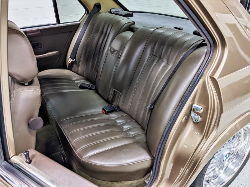 В BMW 1985 года установили двигатель V8 от General Motors турбонаддувом и теперь продают