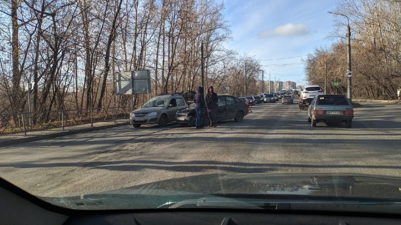 Авария дня. Три автомобиля столкнулись в Кирове