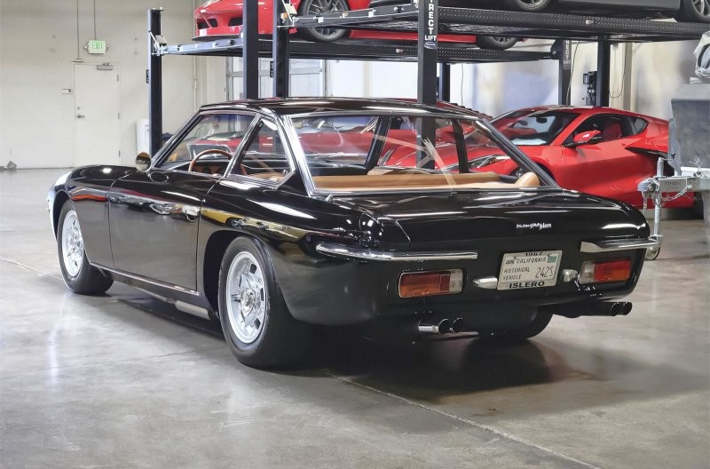 54-летний Lamborghini Islero выставили на продажу, и у него четыре места