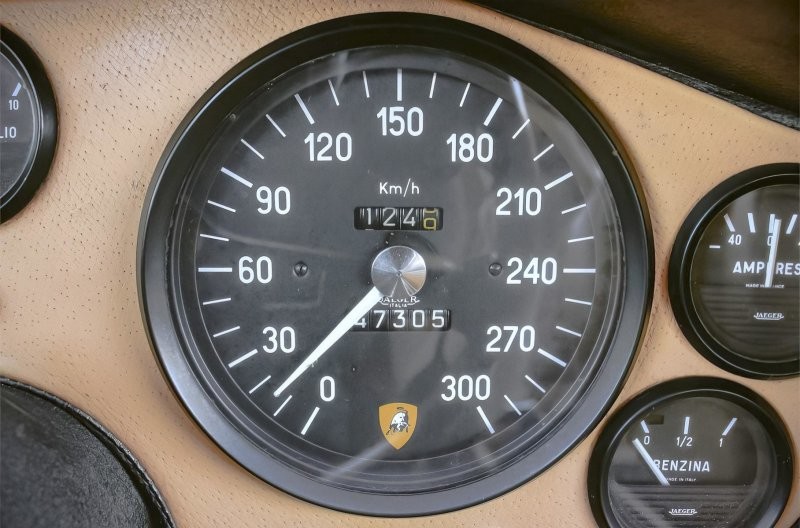 54-летний Lamborghini Islero выставили на продажу, и у него четыре места