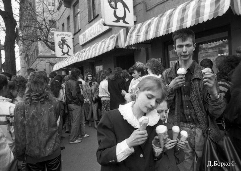 Кафе-мороженое «Пингвин». 1990 год. Фотограф Д. Борко