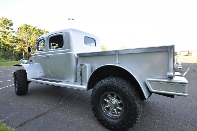Рестомод Dodge Power Wagon 1941 года продан более чем за четверть миллиона долларов