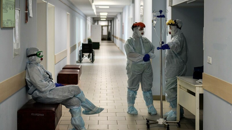 Вирусолог заявил, что россияне привезут новые штаммы коронавируса после нерабочих дней