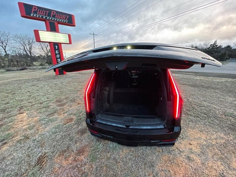 Безумный Cadillac Escalade «Lowrider» 2021 года с 30-дюймовыми колесами