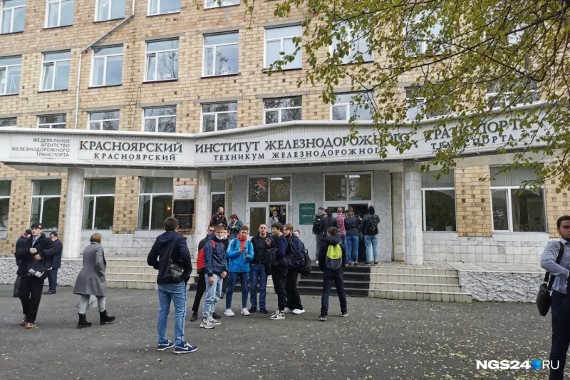 "Иди отсюда!": в Красноярске преподаватель техникума набросился на студента с кулаками